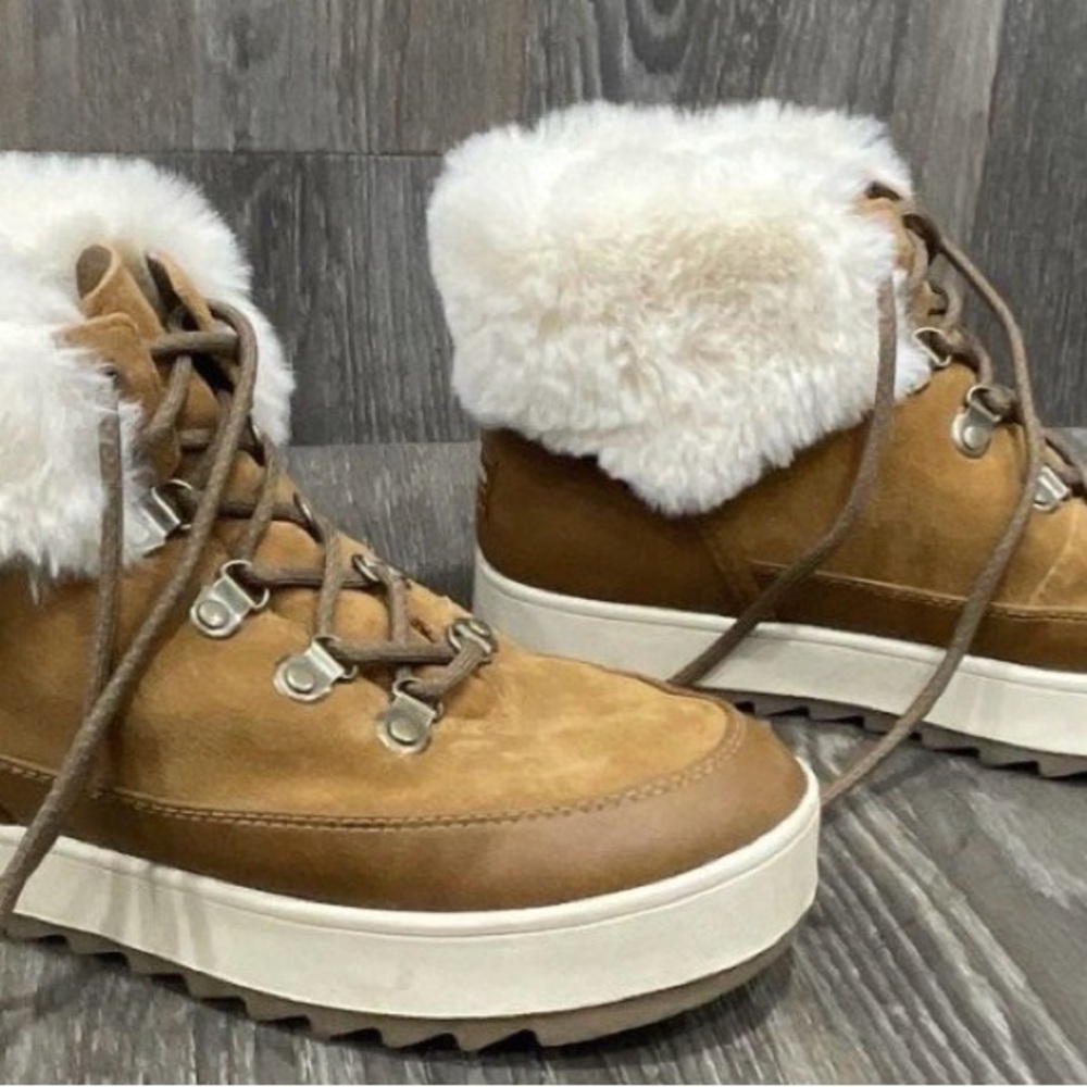 Koolaburra by UGG Women's Tan Shearling-Lined Boots -Size 7 1/2